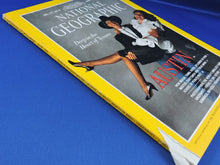 Load image into Gallery viewer, Magazine - National Geographic - Vol. 177, No. 6 - June 1990 (2)