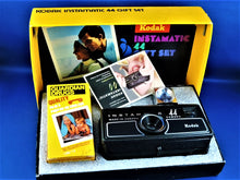 Charger l'image dans la galerie, Cameras - Kodak Instamatic 44 Gift Set