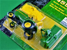 Charger l'image dans la galerie, Toys - ERTL - 2002 - John Deere - 455 Garden Tractor - 1/32