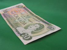 Charger l'image dans la galerie, Canadian Bank Notes - ENZ - 1969 - $20 - WX0785791