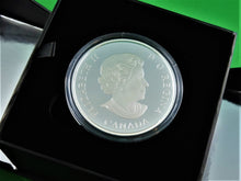 Charger l'image dans la galerie, Currency - Silver Coin - $30 - 2016 - RCM - Batman v Superman: Dawn of Justice