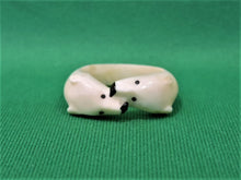 Charger l'image dans la galerie, Inuit Art - Ivory Ring - Polar Bears