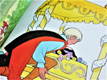 Charger l'image dans la galerie, Children's Book - Walt Disney's - Snow White and the Seven Dwarfs