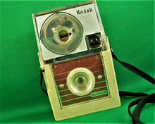 Charger l'image dans la galerie, Cameras - Kodak Hawkeye Flashfun Camera