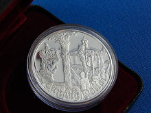 Load image into Gallery viewer, Silver Coin - $1 - 2002 - Royal Canadian Mint - Celebrating Queen Elizabeth II on her Golden Jubilee.
