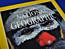 Load image into Gallery viewer, Magazine - National Geographic - Vol. 162, No. 2 - August 1982
