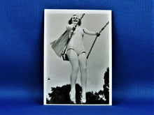 Charger l&#39;image dans la galerie, Real Photographs Collector Cards - 1939 - Series Two - #33 Rosalind Treherne
