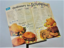 Charger l&#39;image dans la galerie, Cook Books - Kraft Kitchens &quot;What&#39;s Cooking&quot; - 1995 - Festive Issue - 14th
