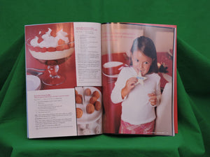 Cook Books - Kraft Kitchens "What's Cooking" - 2004 - Festive Issue