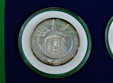 Charger l&#39;image dans la galerie, Currency - Silver 2 Coin Set - 1986 - US - Charleston Mint - Statue of Liberty and Constitution
