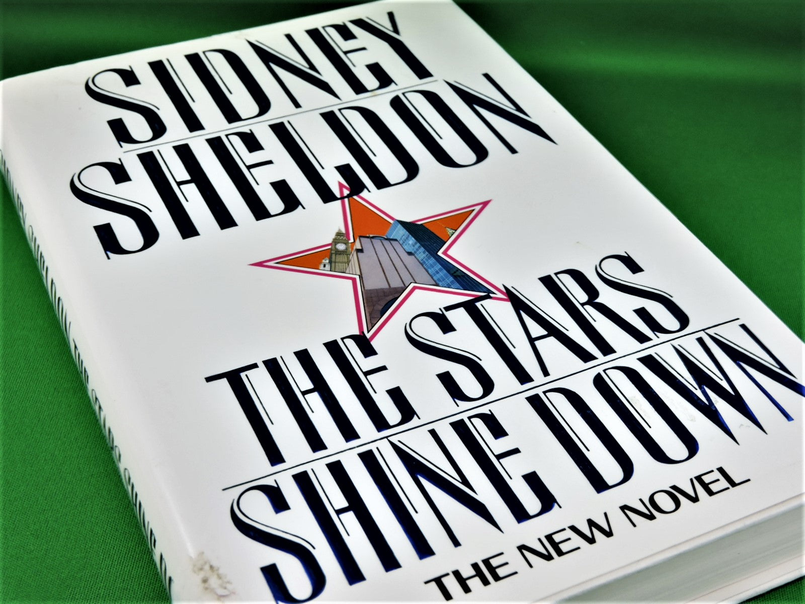 Book - Sidney Sheldon - 1992 - The Stars Shine Down – Sold Outright